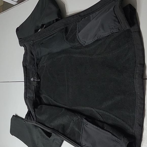 Kirkland  signature woman's full zip jacket  soft shell utility jacket. - Picture 6 of 15